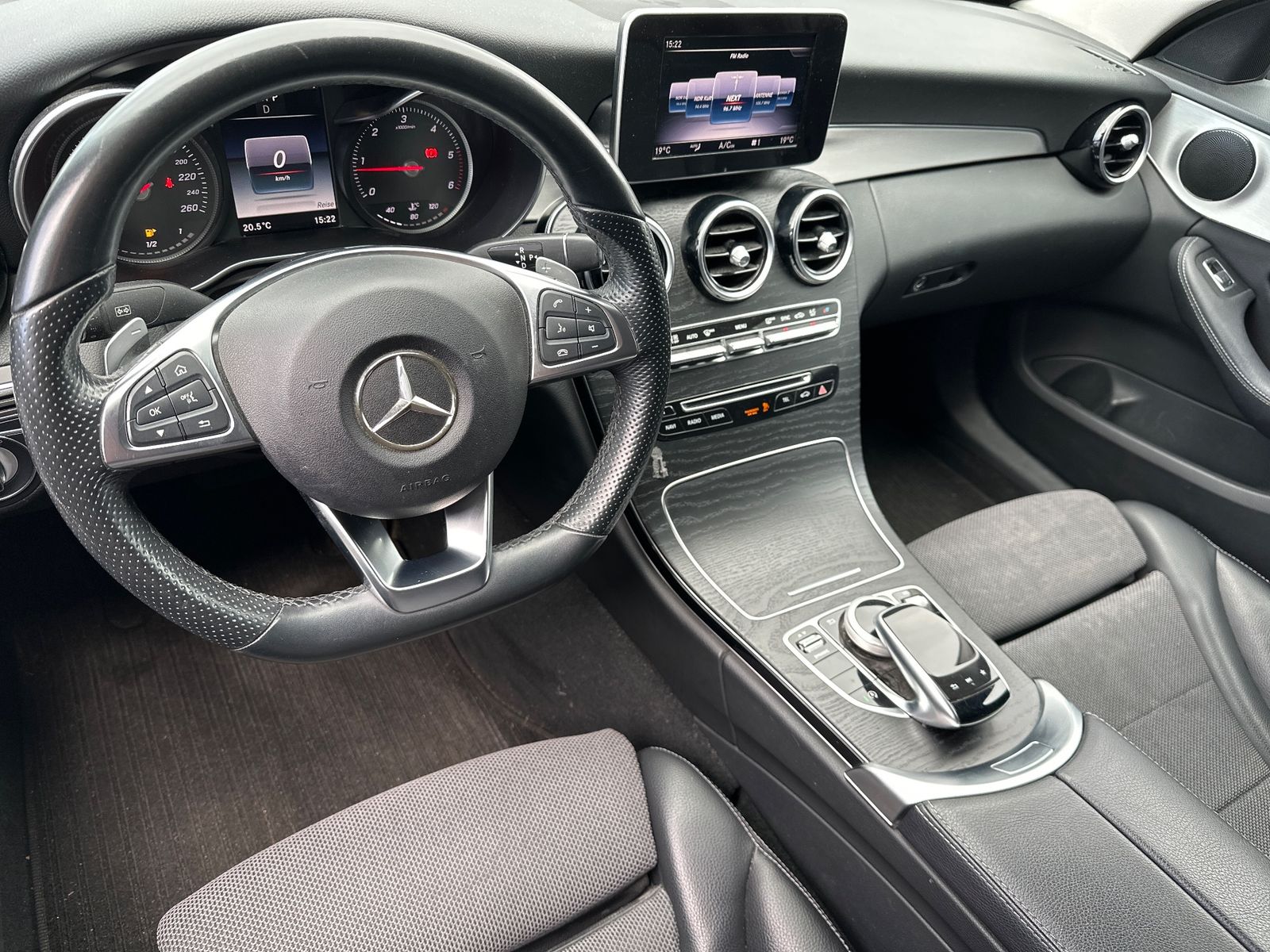 Fahrzeugabbildung Mercedes-Benz C 220 d Limousine AMG-Line NAV+LED+ACC+18ZOLL