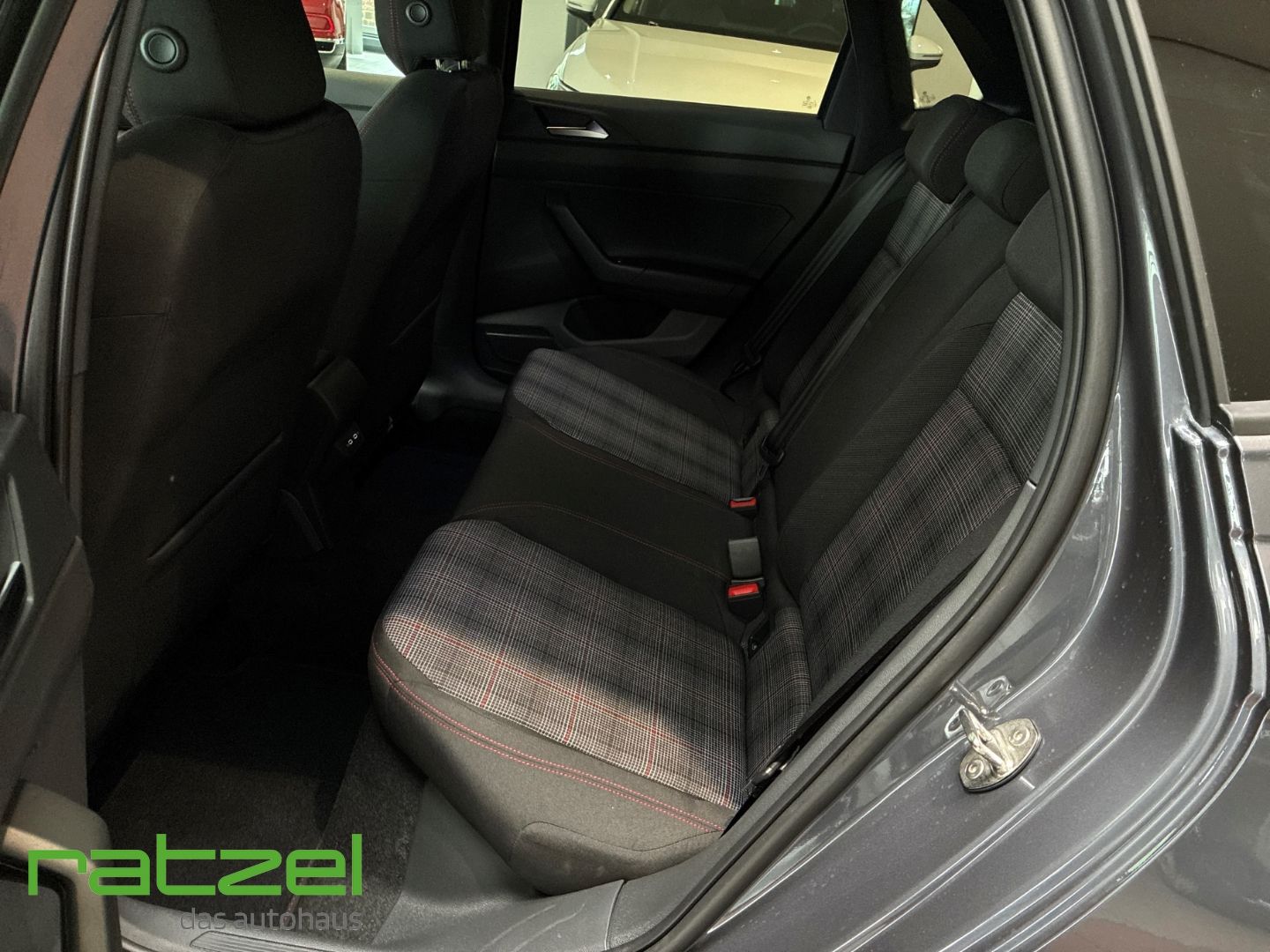 Fahrzeugabbildung Volkswagen Polo GTI 2.0 TSI DSG RearView Navi ACC IQ Drive