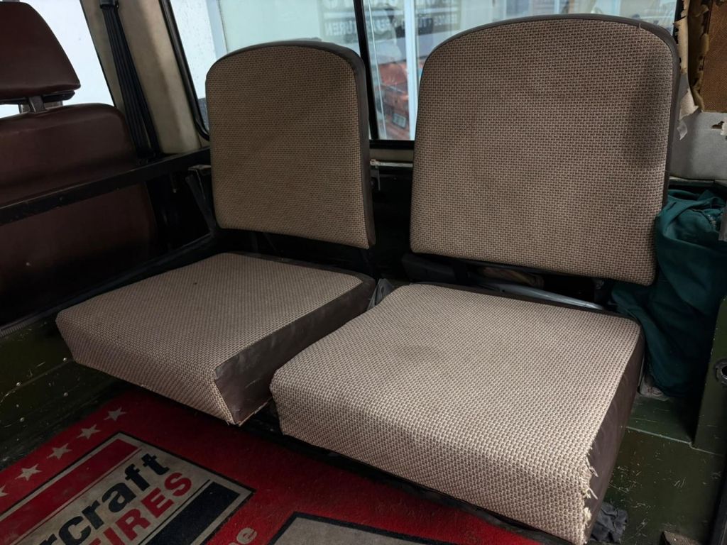 LAND ROVER Defender 90 E Station Wagon RADIO LAND ROVER Defender 90 E Station Wagon RADIO