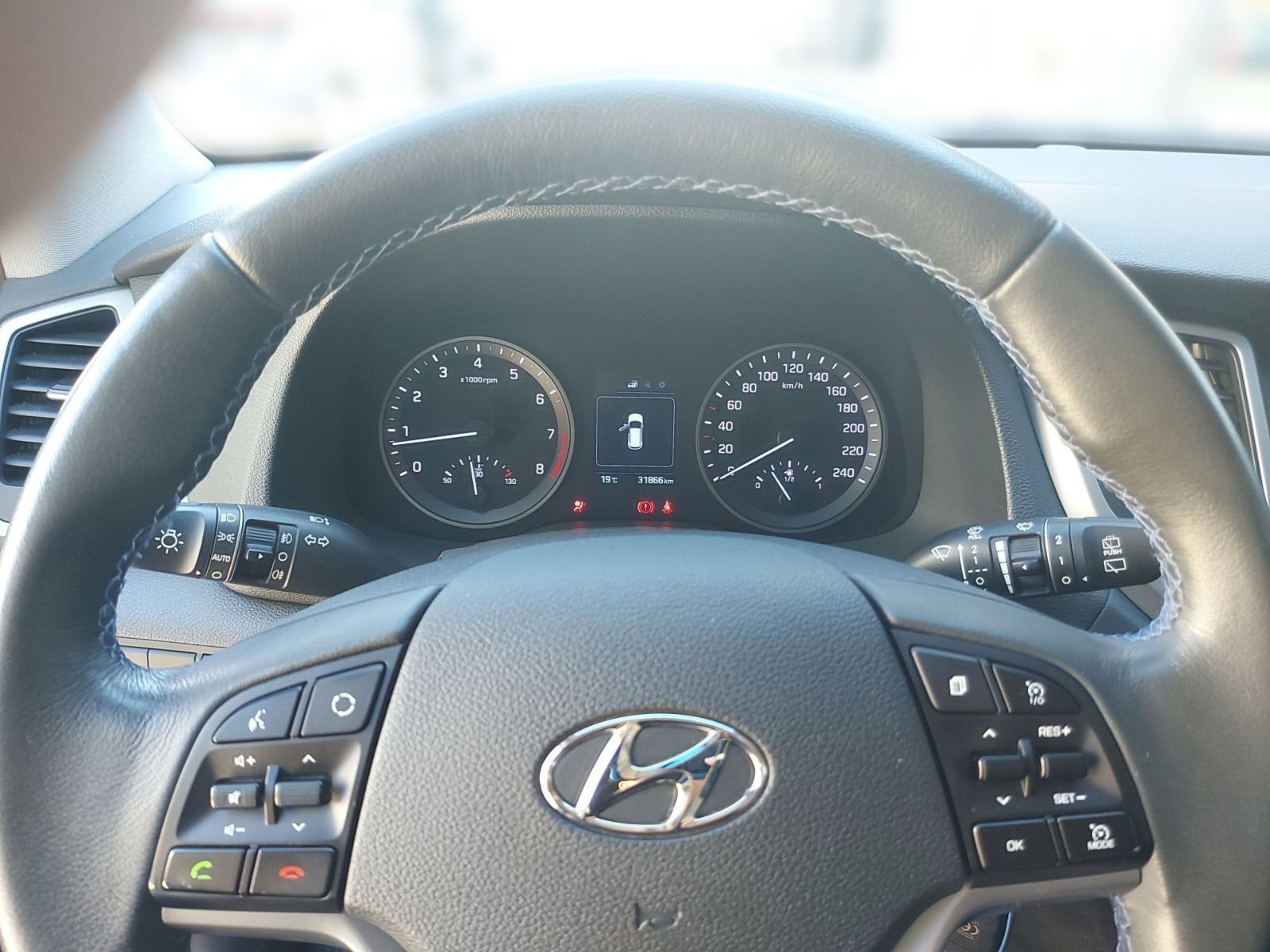 Fahrzeugabbildung Hyundai Tucson 1,6 Trend 132PS 2WD Sitzheizung PDC Klima