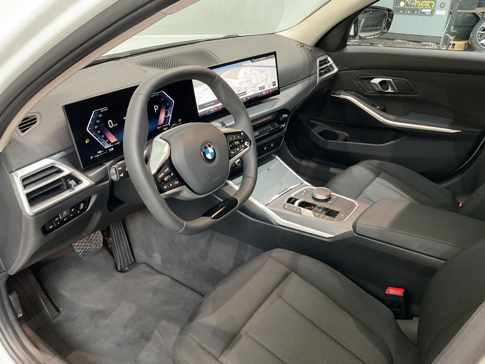 Fahrzeugeinzelansicht 7 Fahrzeugabbildung BMW 318i |Komfortzugang |Sitzheizung |Parking Assist