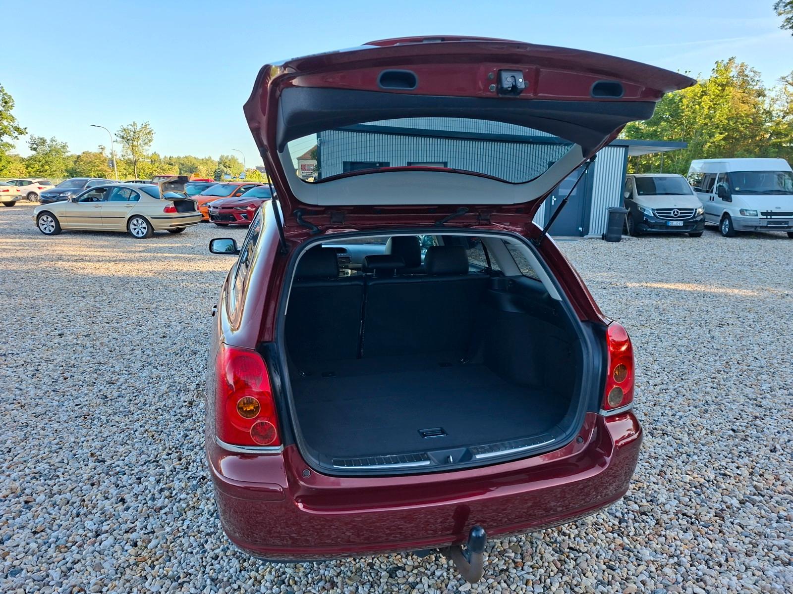 Toyota Avensis 2004 — photo 22