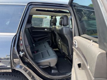 Jeep Grand Cherokee - 12