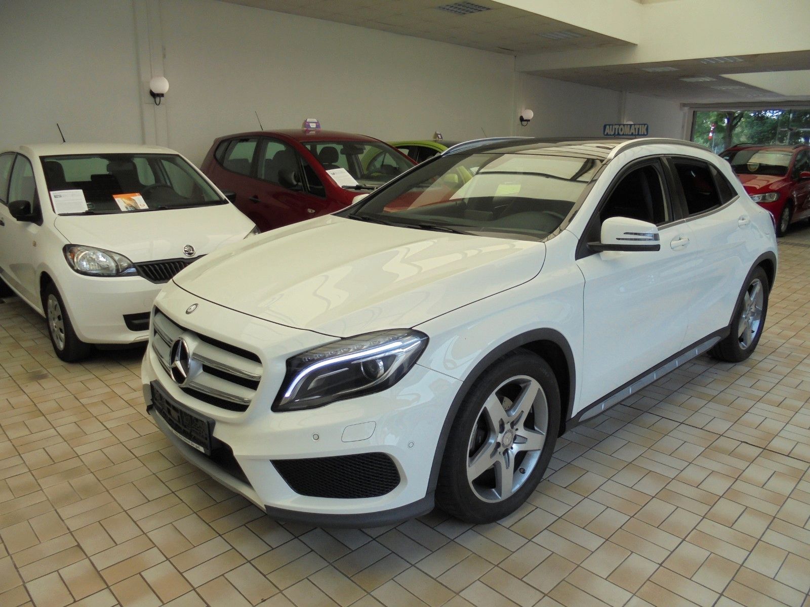 Fahrzeugabbildung Mercedes-Benz GLA 200 Aut./AMG Line/Panorama/Navi/