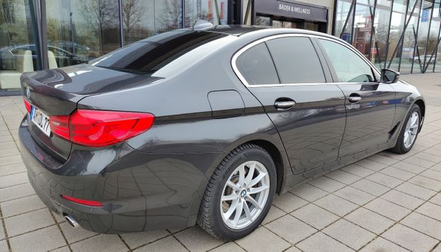 BMW 530d xDrive Lim. LED* Navi* Leder* Kamera*EURO6*