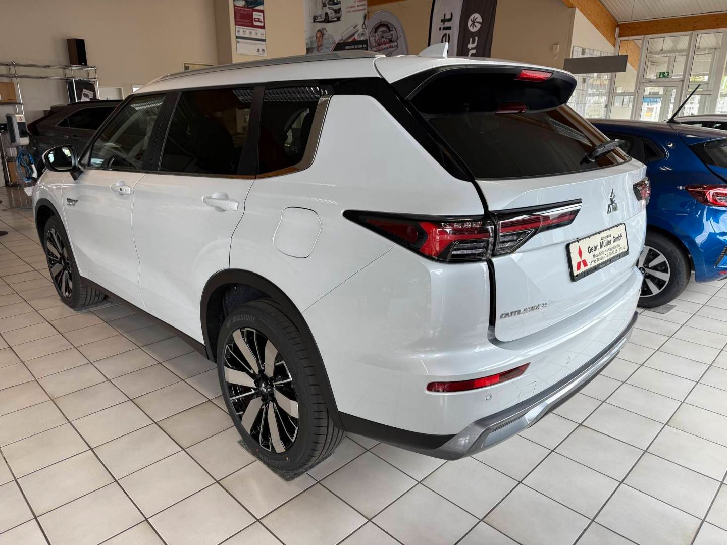 Fahrzeugabbildung Mitsubishi Outlander Plug-in Hybrid Intro Edition