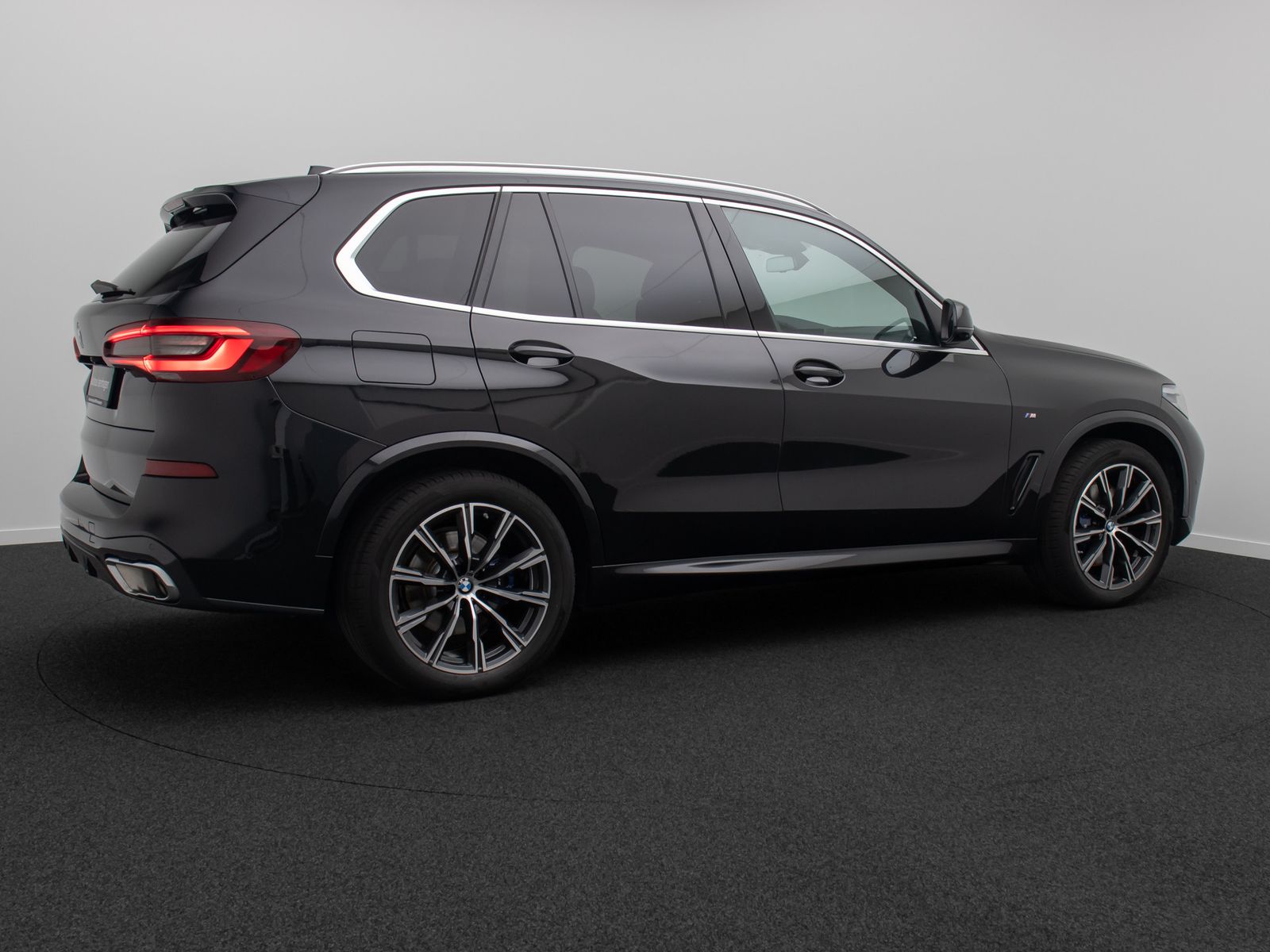 Fahrzeugabbildung BMW X5 xD30d M Sport Panorama 360°HUD DAB HiFi AHK