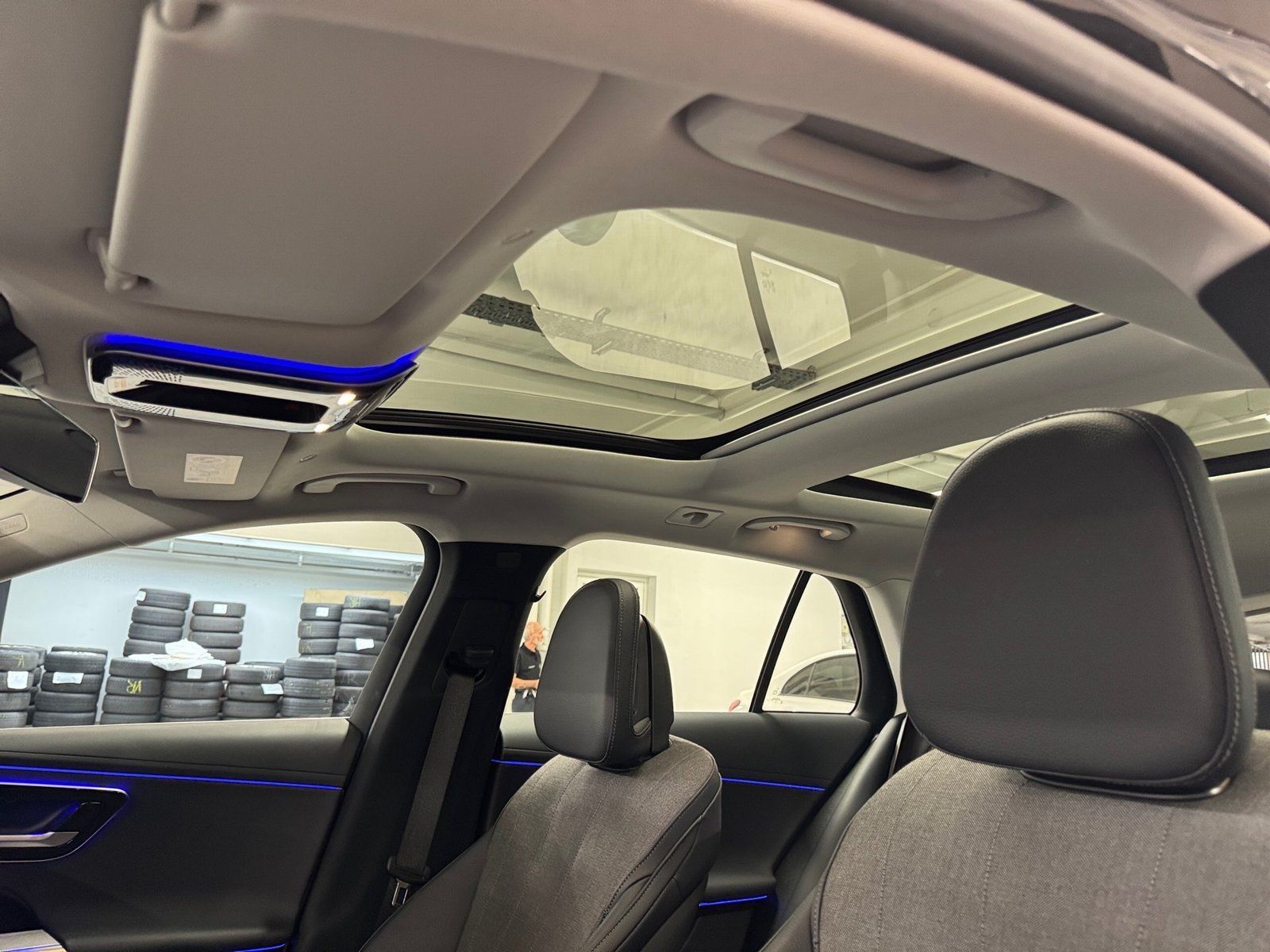 Fahrzeugabbildung Mercedes-Benz E 220 T d AVANTGARDE*Pano*AHK*Distronic*Totwink*