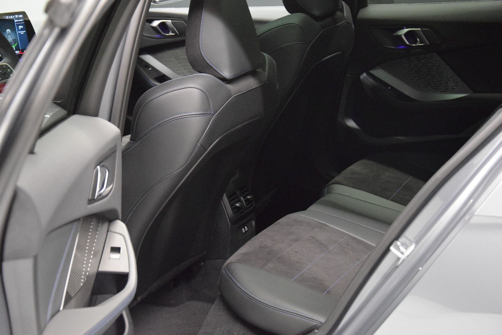 Fahrzeugabbildung BMW 120i M Sport Panorama Alcantara AHK Kamera DSC