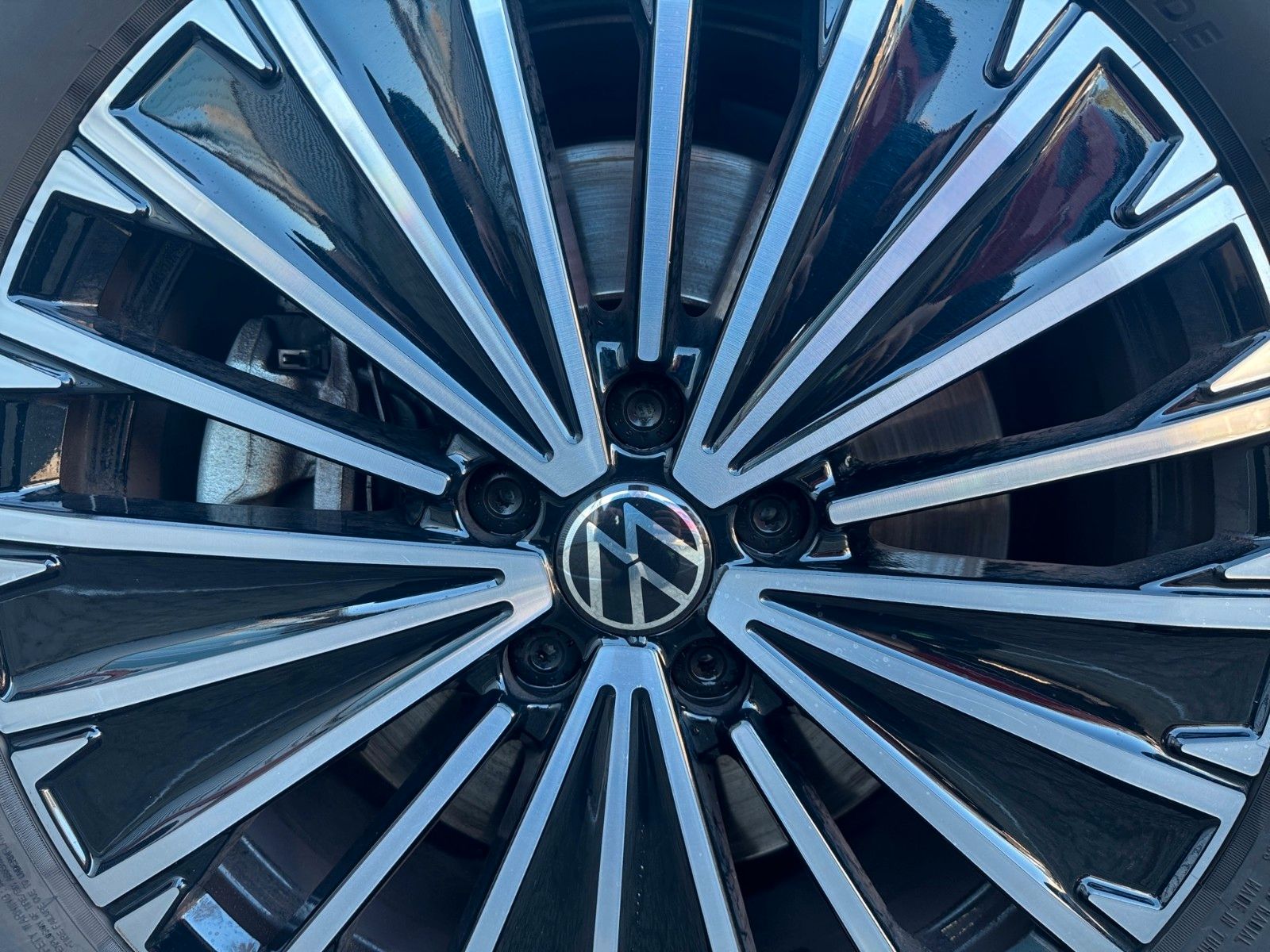 Fahrzeugabbildung Volkswagen Tayron Life 1.5 TSI