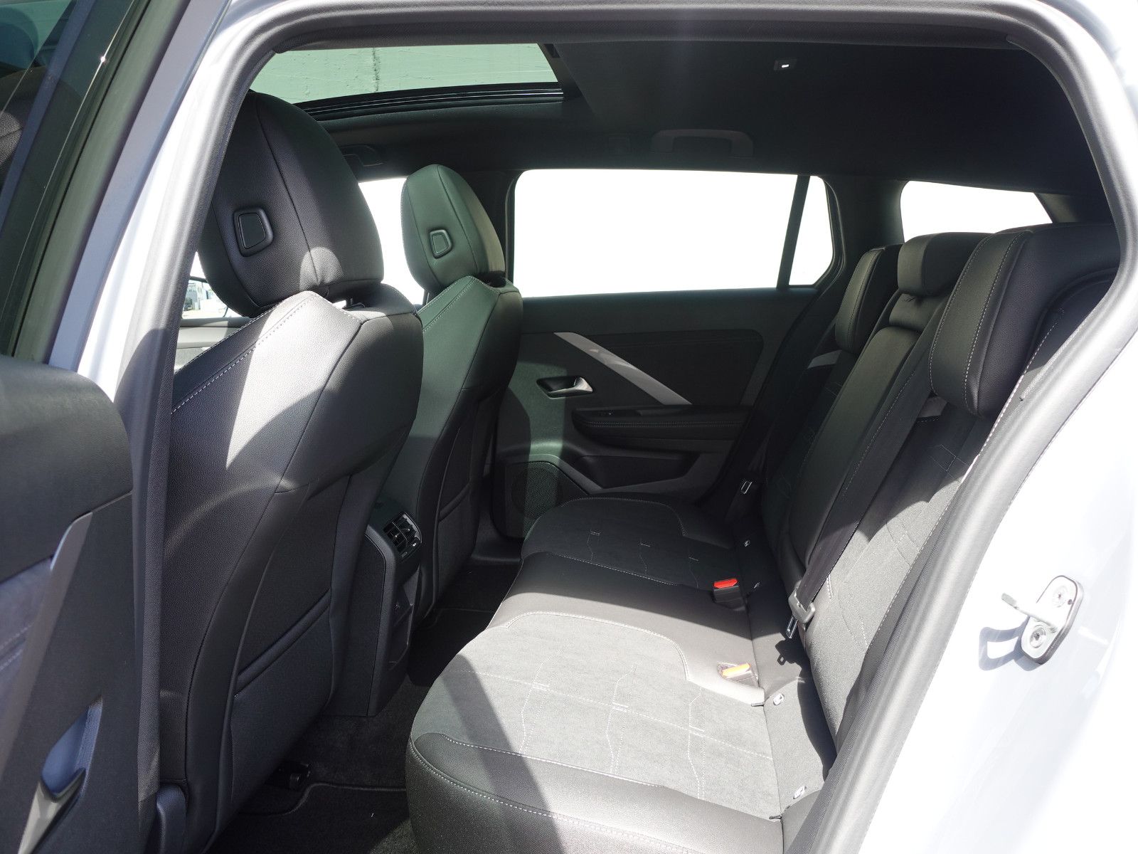 Fahrzeugabbildung Opel Astra ST Hybrid GS AHK,LED Pixel,Navi,Kamera,PDC