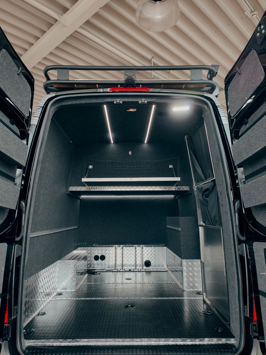 Fahrzeugabbildung Mercedes-Benz X-CROSSVAN 4x4² XXL - #1OFF