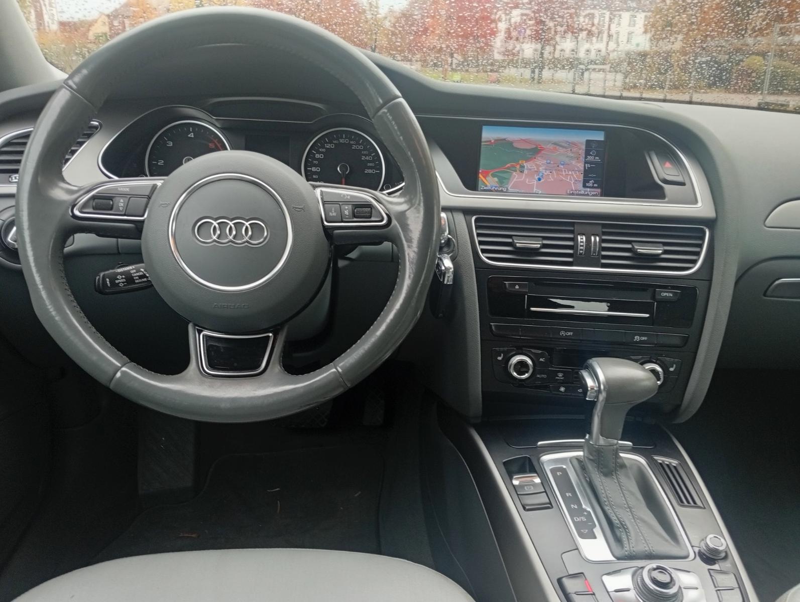 Audi A4 2012 — photo 19
