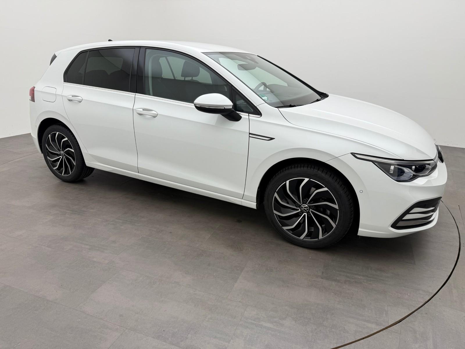 Volkswagen Golf 8 2.0 TSI DSG Style TechnikNavi17Keyless