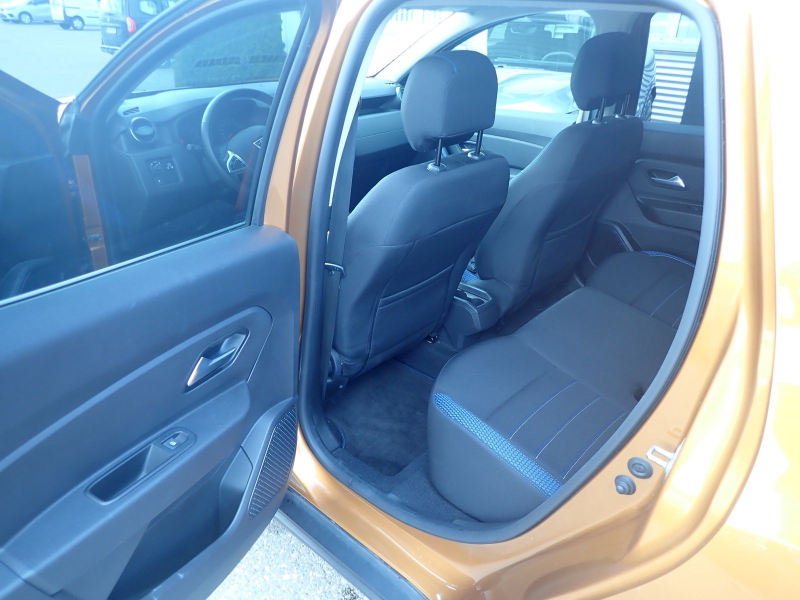 Fahrzeugabbildung Dacia Duster II Celebration TCe 100 ECO-G