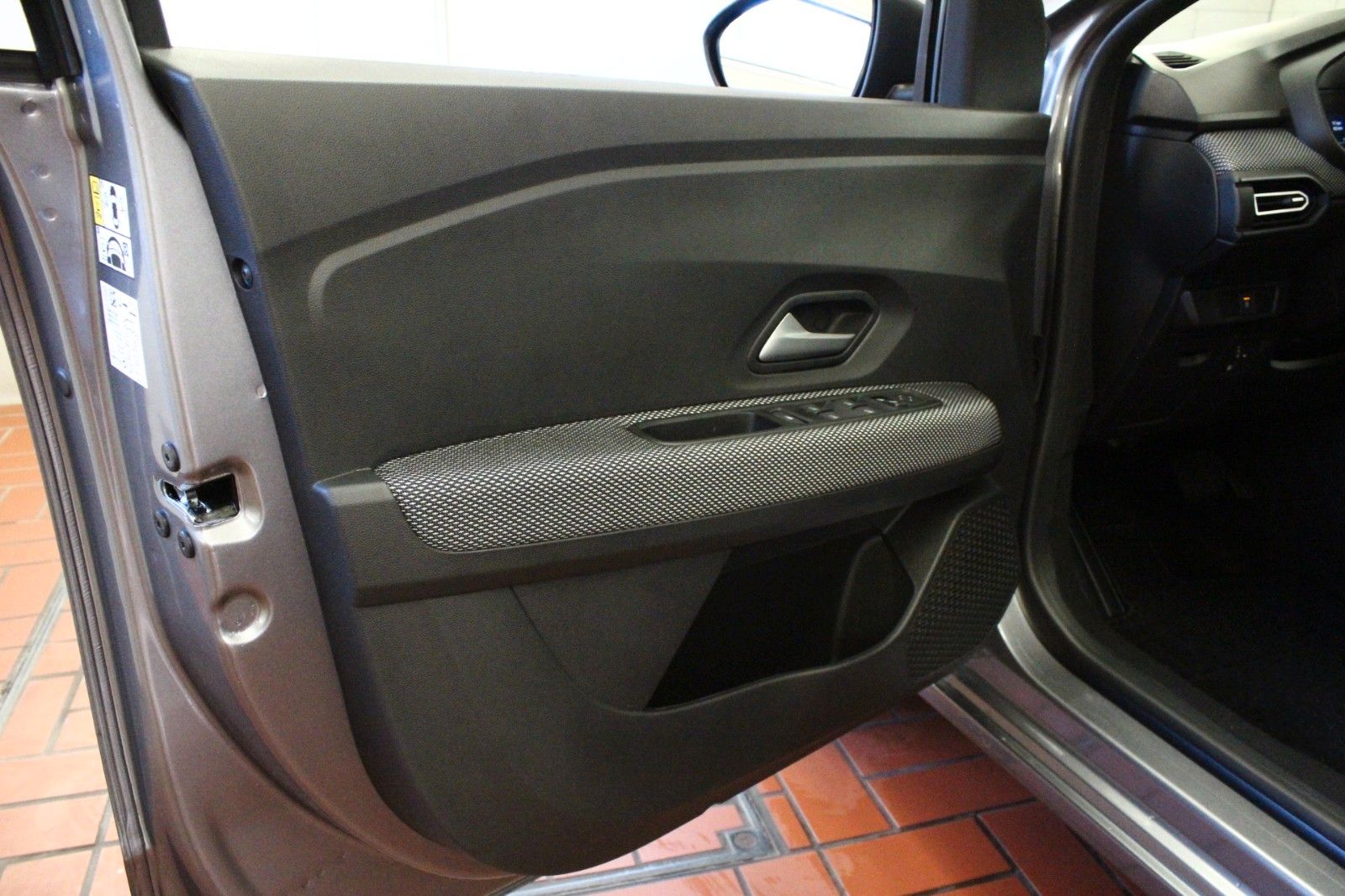 Fahrzeugabbildung Dacia Sandero TCe 100  Benzin /Expression*Winterpaket*
