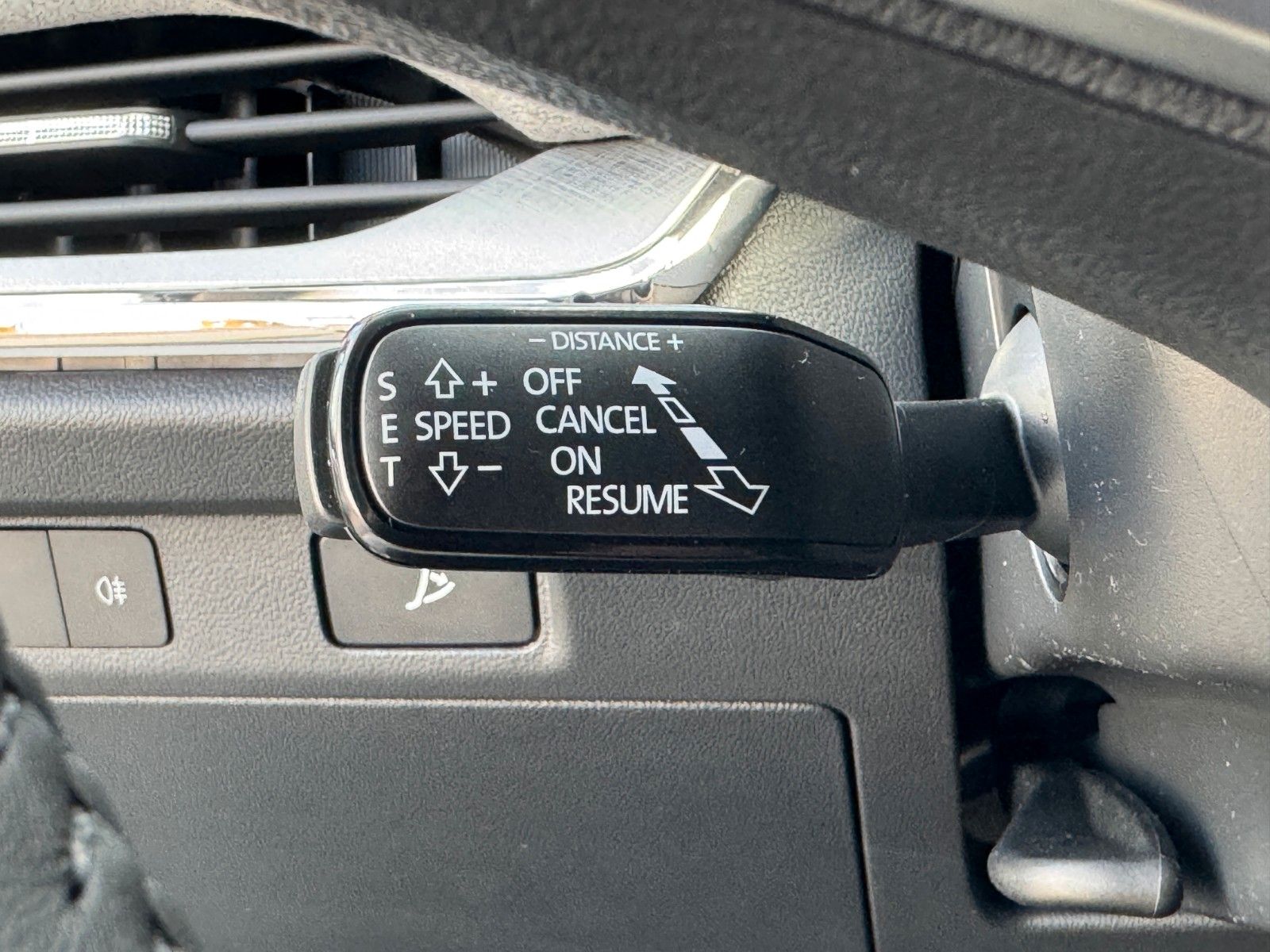 Fahrzeugabbildung SKODA ENYAQ LOUNGE PANO ACC NAVI