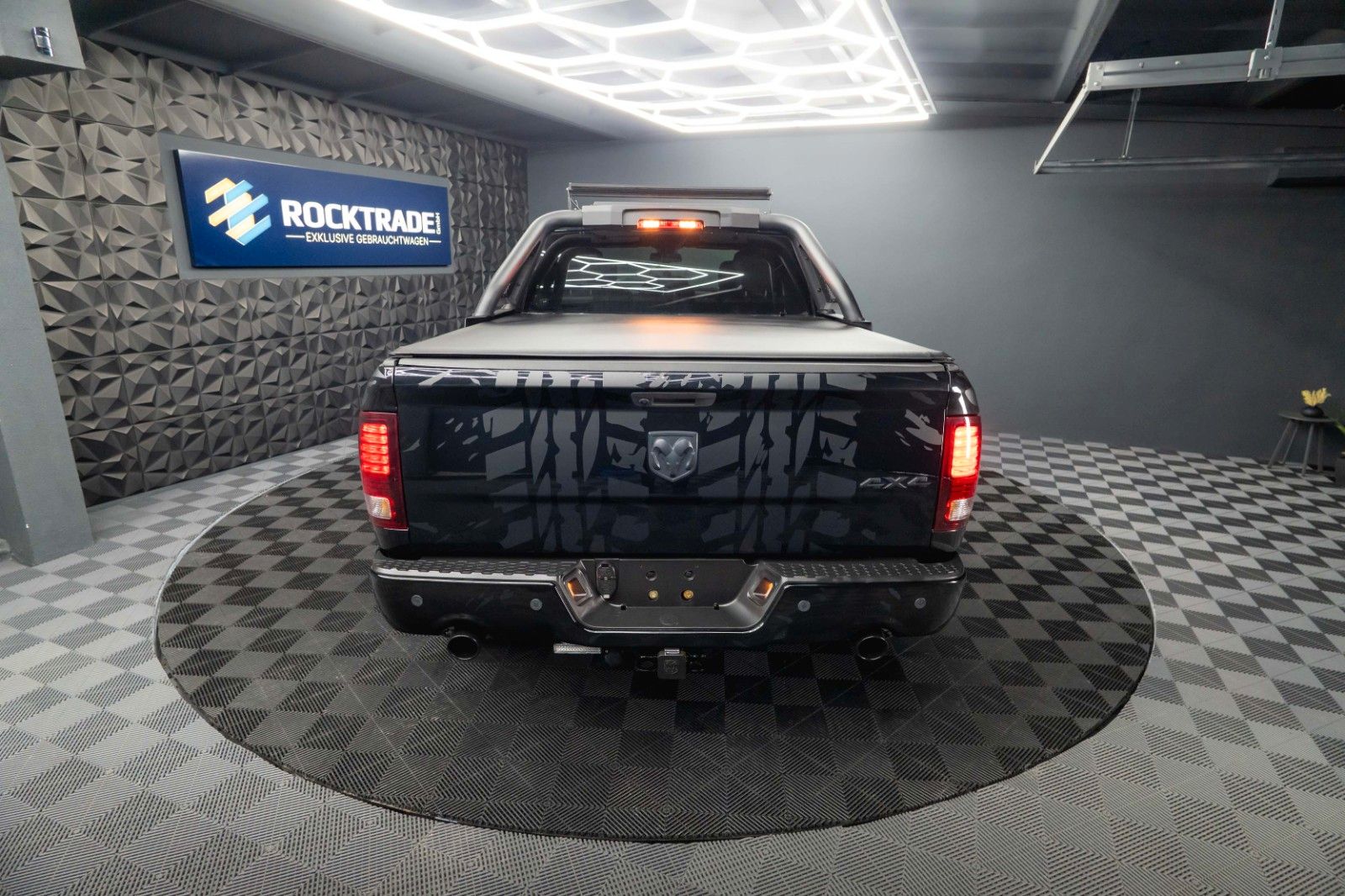 Fahrzeugabbildung Dodge RAM 5.7 V8 HEMI 4x4 OFFROAD Night-Paket *LED*