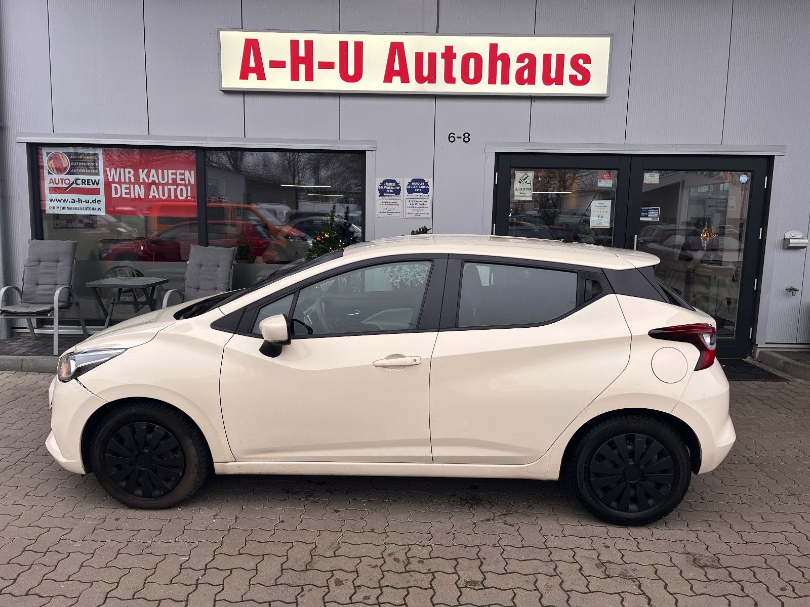 Fahrzeugabbildung Nissan Micra Acenta / leichter Frontschaden