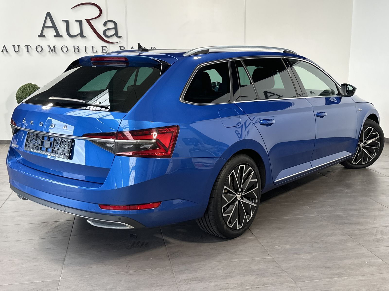 Fahrzeugabbildung SKODA Superb Combi 2.0 TDI DSG L&K NAV+LED+AHK+PANO+SH