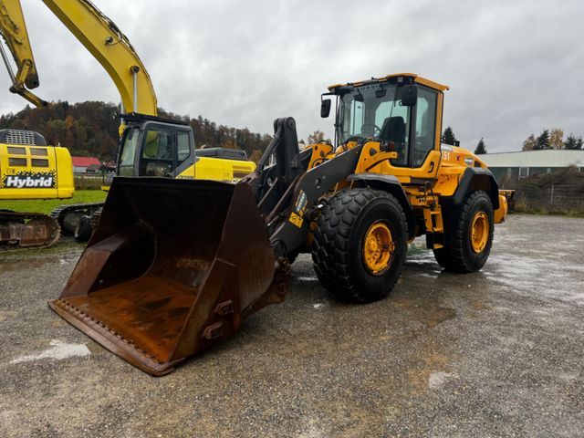 Volvo L110 G mit Klappschaufel