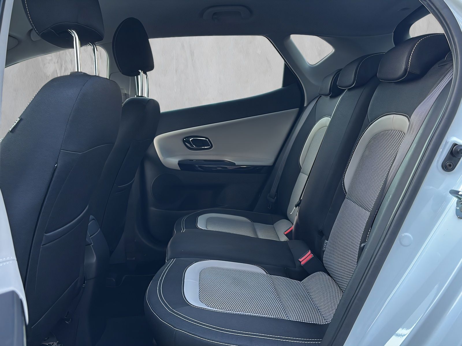 Fahrzeugabbildung Kia cee´d NAVI SITZHEIZ 2 x KLIMAAUT .TEMP. RF KAM