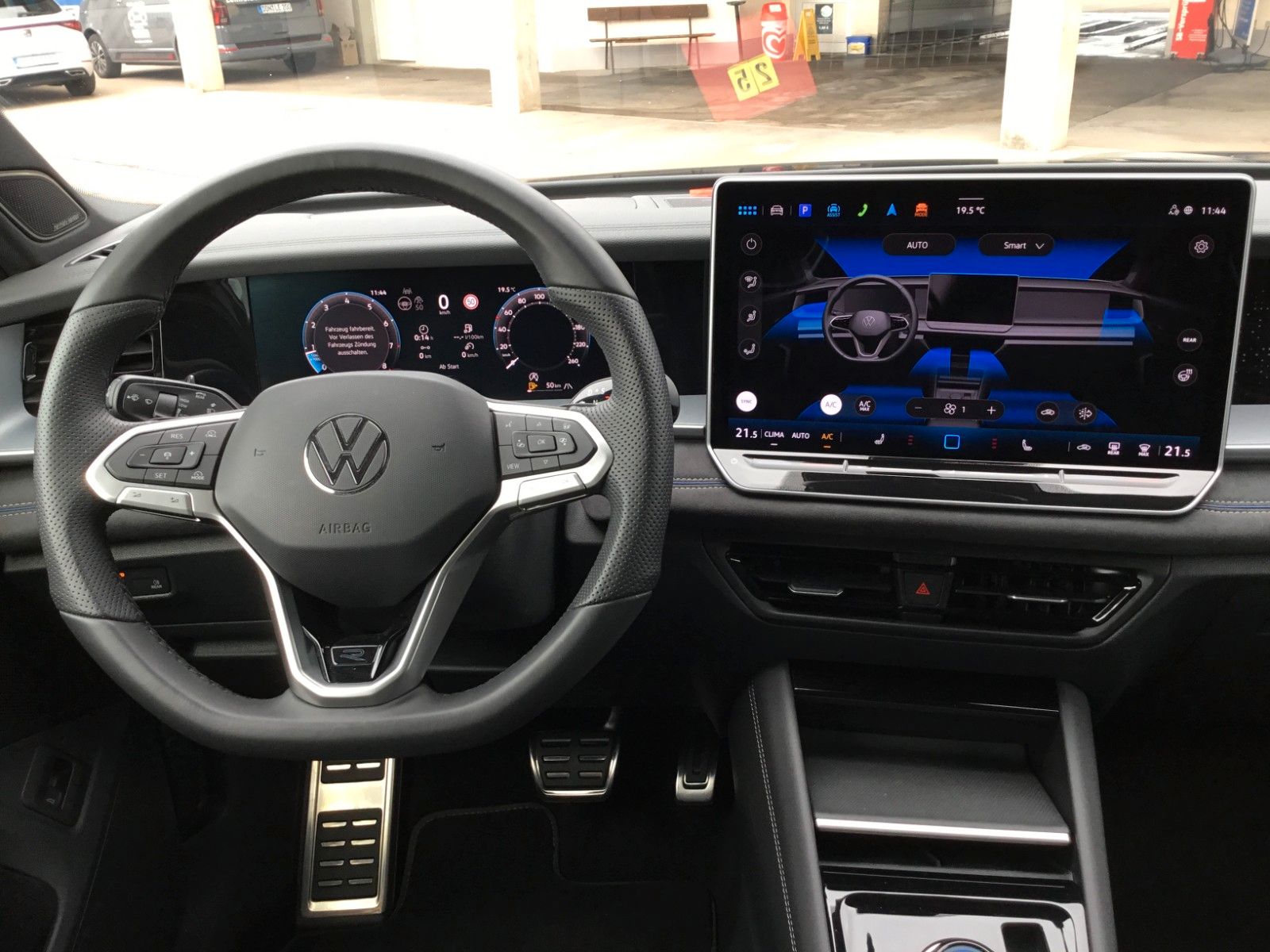 Fahrzeugabbildung Volkswagen Tayron 2.0 TSI DSG 4M R-Line+7S+Pano+AHK+Headup