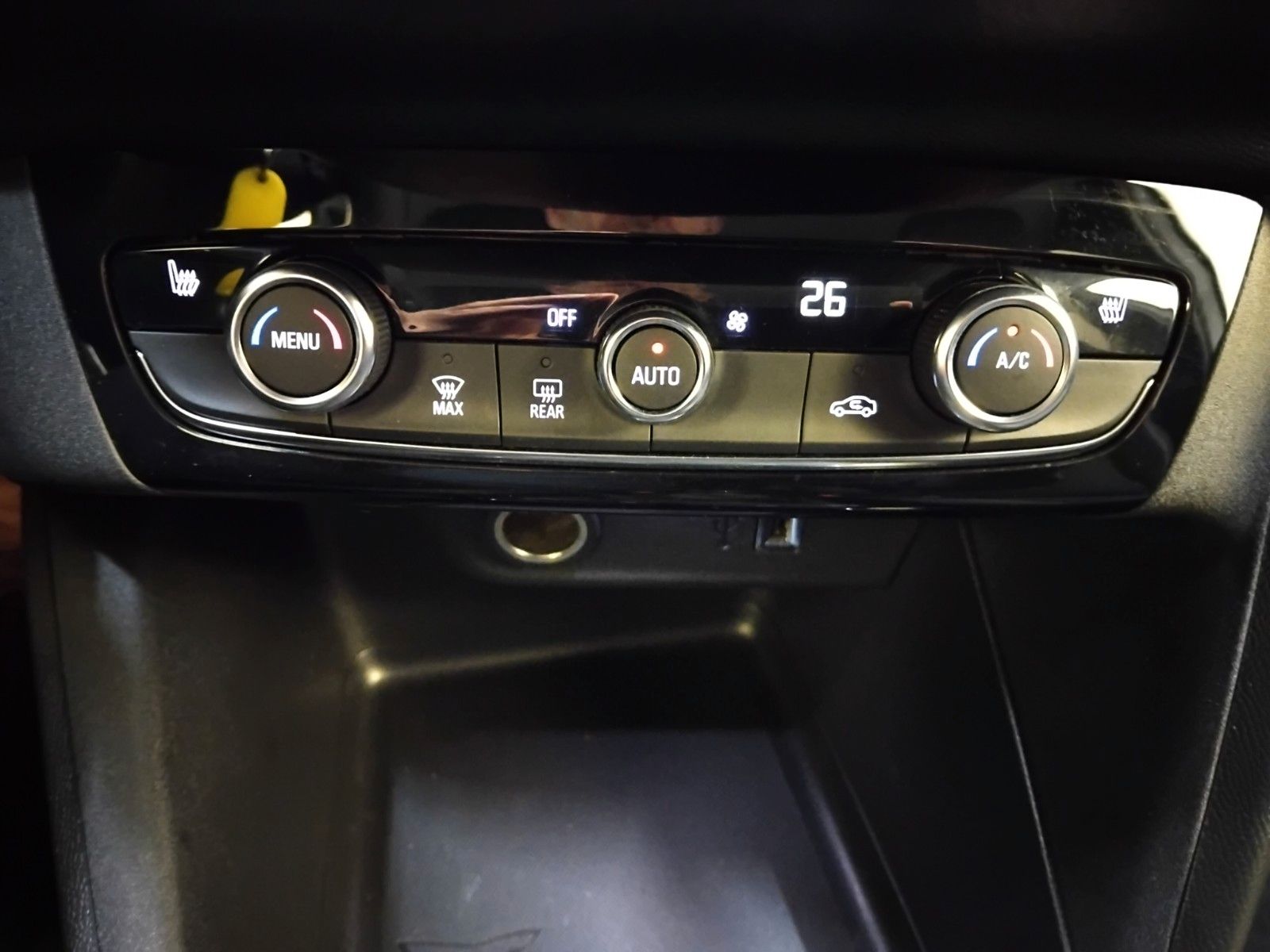 Opel Corsa (06/2023, Benzin)