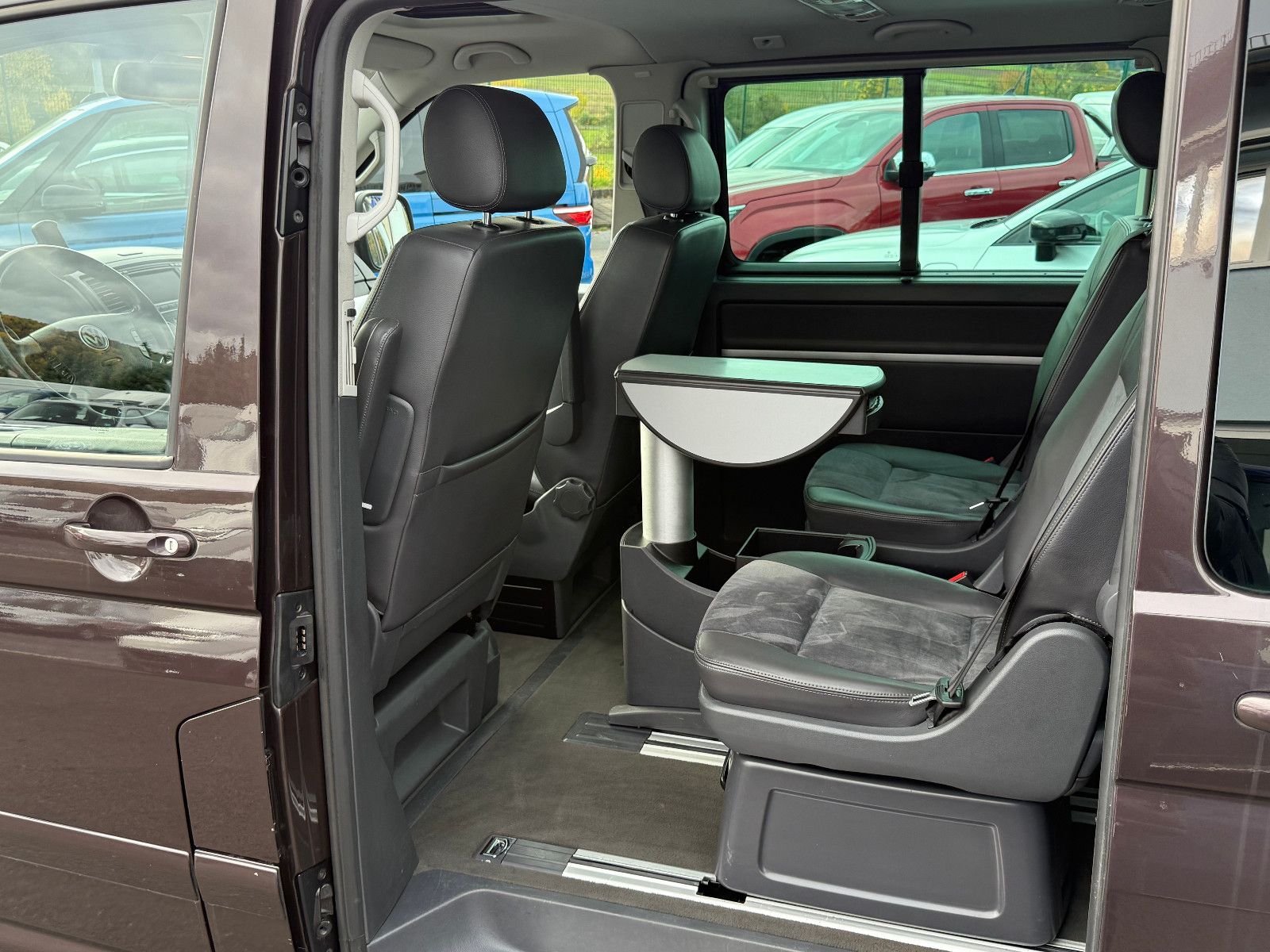 Fahrzeugabbildung Volkswagen T5 Multivan Highline 2.5 TDI AHK GRA Navi PDC