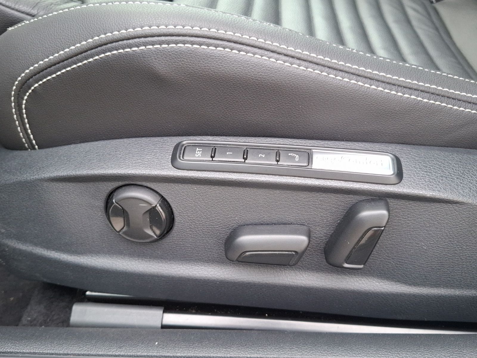 Fahrzeugabbildung Volkswagen Passat Variant TDI Business DSG Standhzg. Matrix