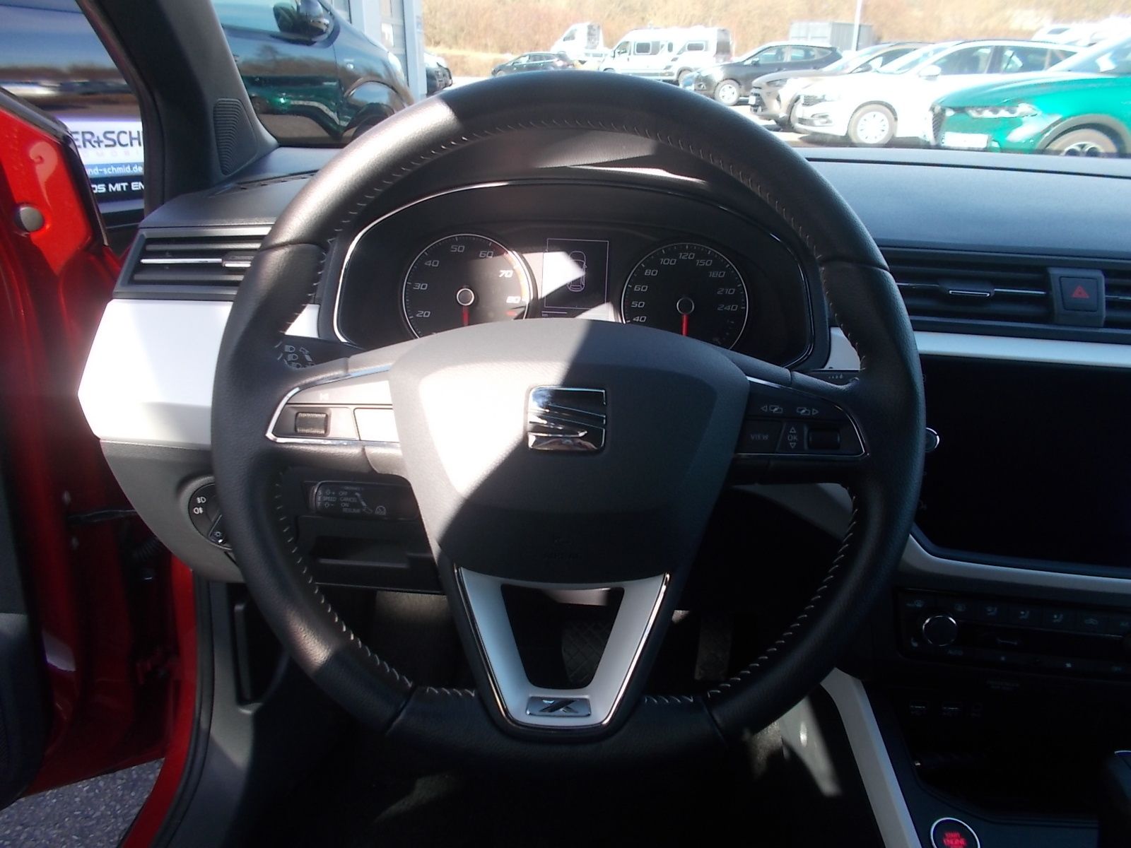 Fahrzeugabbildung SEAT Arona Xcellence 1.0 TSI DSG + LED + NAVI + AC