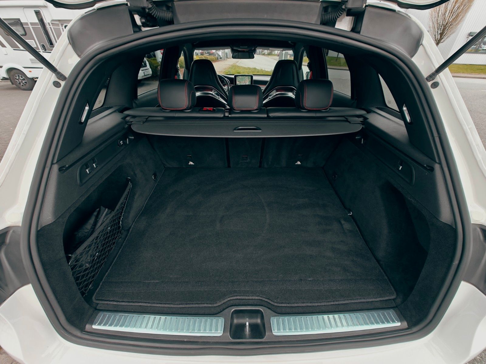 Fahrzeugabbildung Mercedes-Benz GLC 63 AMG 4Matic+, Burmester, Schalensitze, 360