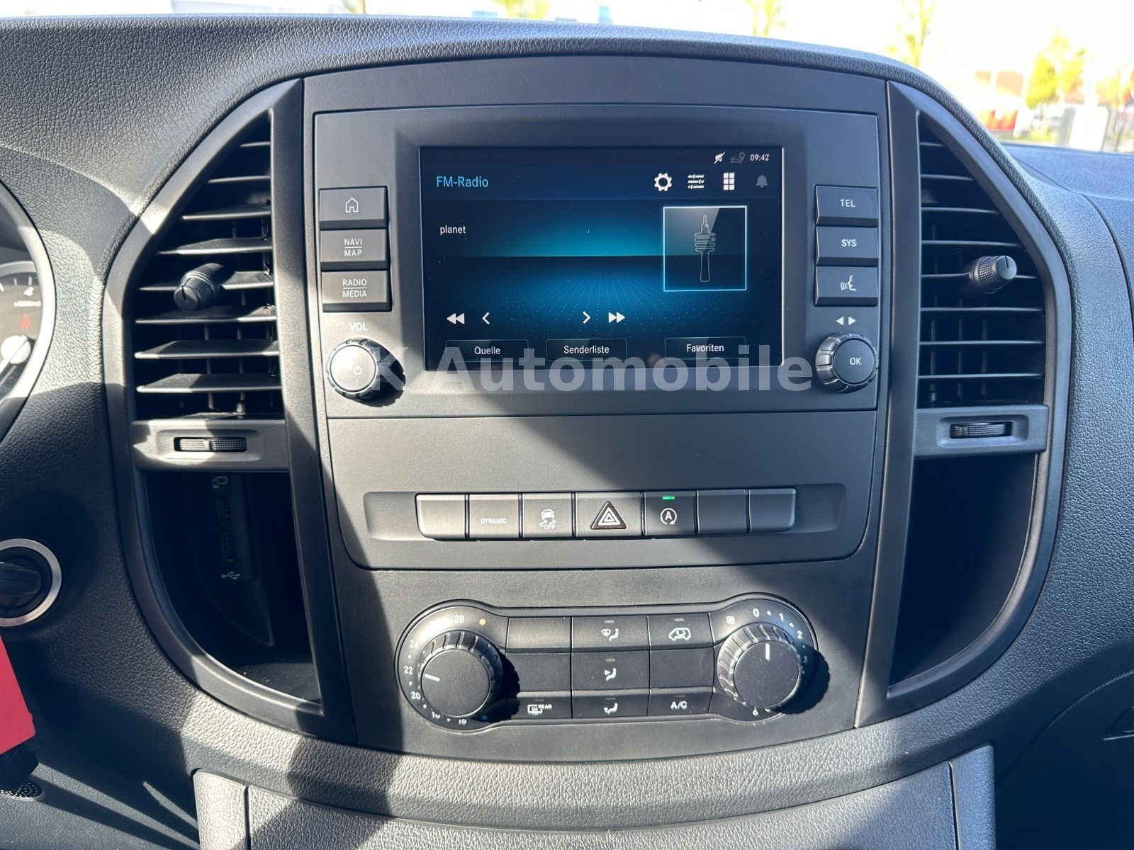 Fahrzeugabbildung Mercedes-Benz Vito Tourer Pro 124 Edition Autom/8Sitze/Kam/AHK