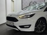 Ford FOCUS TOURNIER ST-LINE AUTO NAVI SZHG L-HZG 1-HA - Ford Focus: Weiß, ST