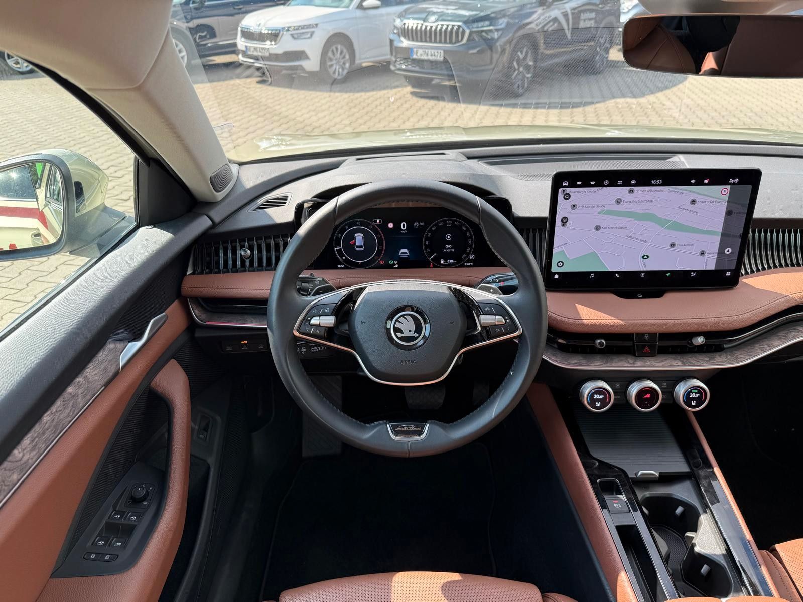 Fahrzeugabbildung SKODA Superb Combi L&K