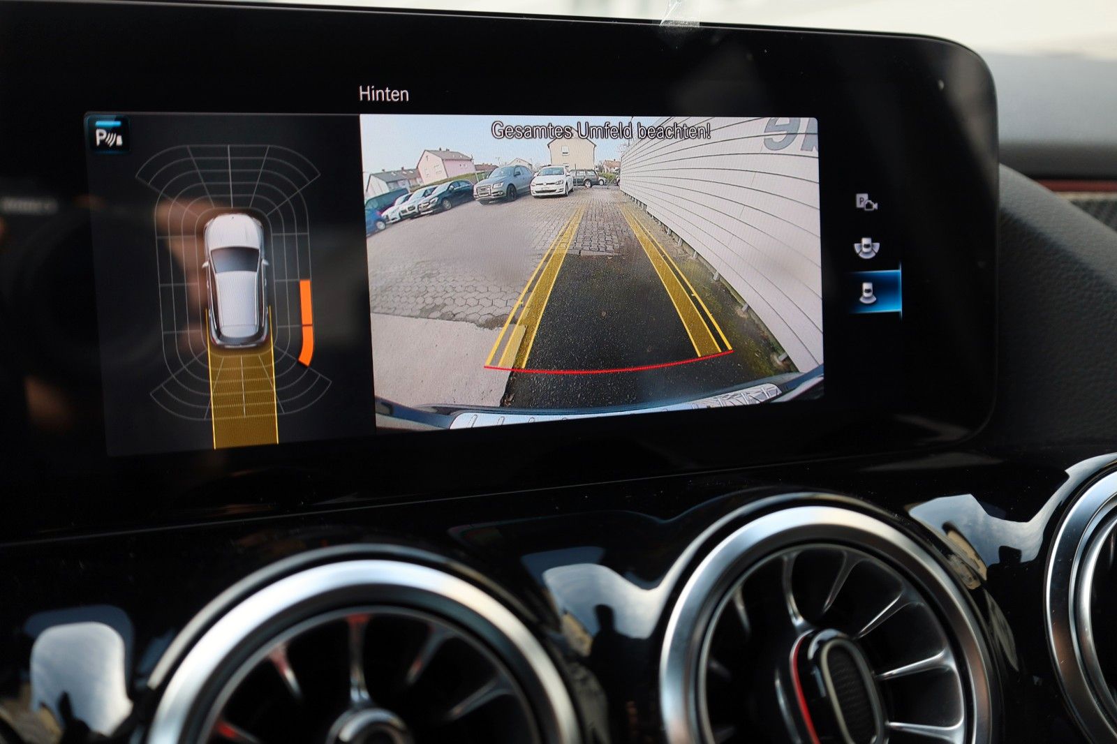 Fahrzeugabbildung Mercedes-Benz GLA 200 AMG, Automatik,Navi,Leder,LED,SHZ