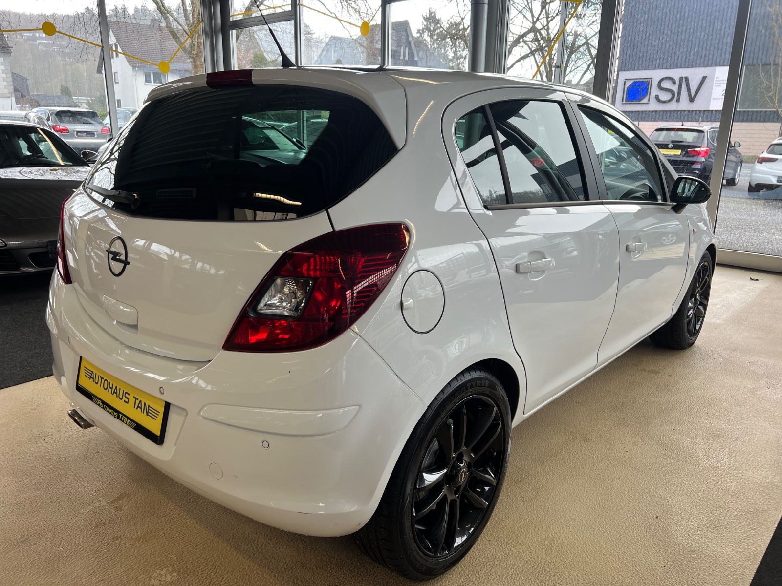 Fahrzeugabbildung Opel Corsa D Color Edition Sport