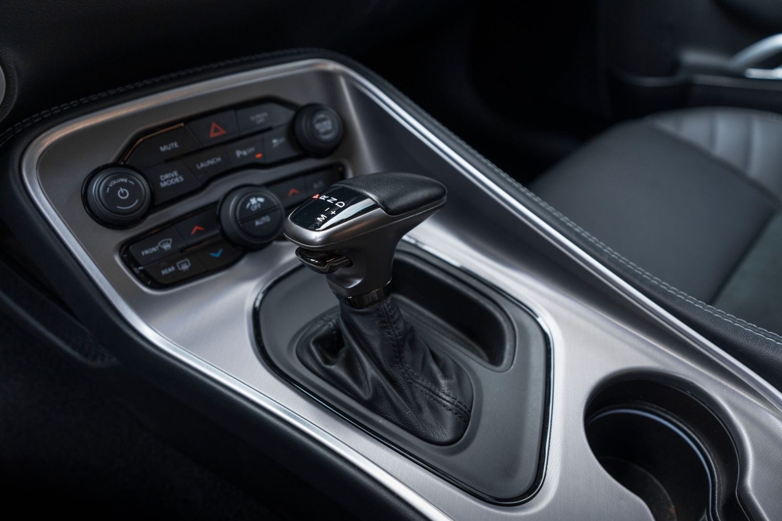 Fahrzeugabbildung Dodge Challenger 6,4L SCAT PACK ALPINE CARPLAY KAM