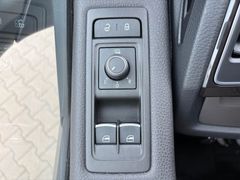 Fahrzeugabbildung Volkswagen T6 Multivan Comfortl. 2.0 TDI DSG - NAVI*3xKLIMA