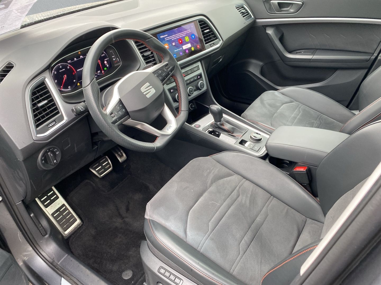 Fahrzeugabbildung SEAT Ateca FR 4Drive 2.0 TDI EU6d AD AHK-klappbar Nav