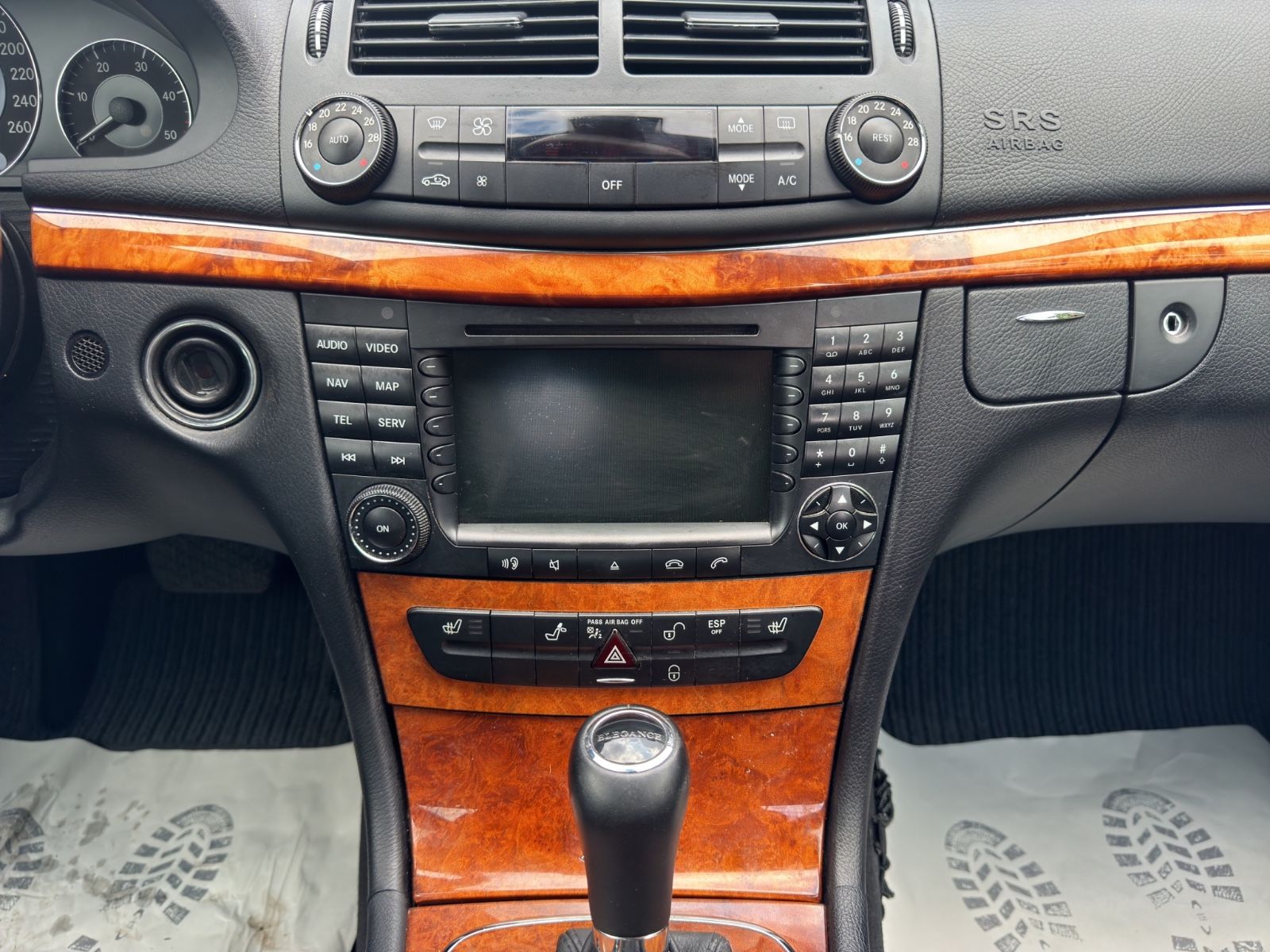 Fahrzeugabbildung Mercedes-Benz E 320 CDI Lim.  /Luftfahrwerk/Motorschaden