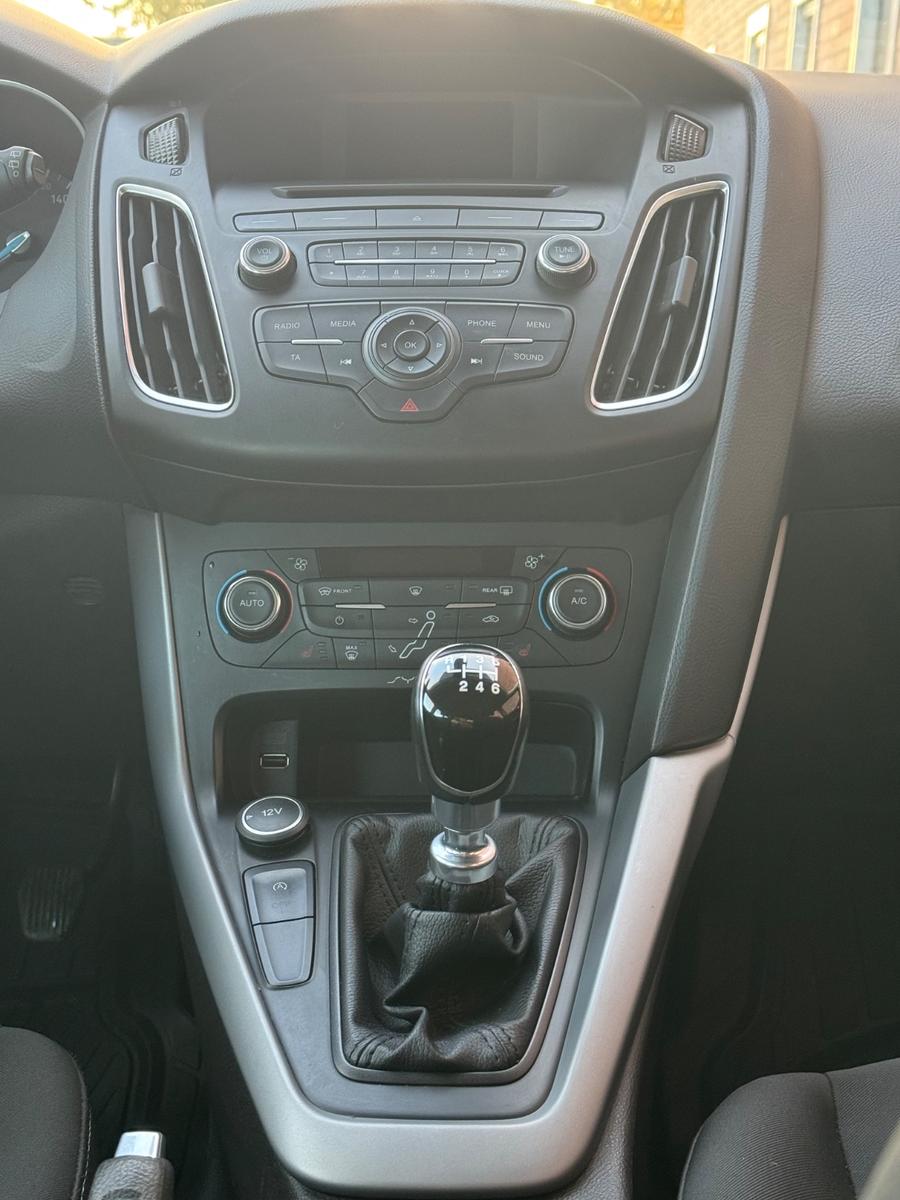 Ford Focus 2015 — photo 20