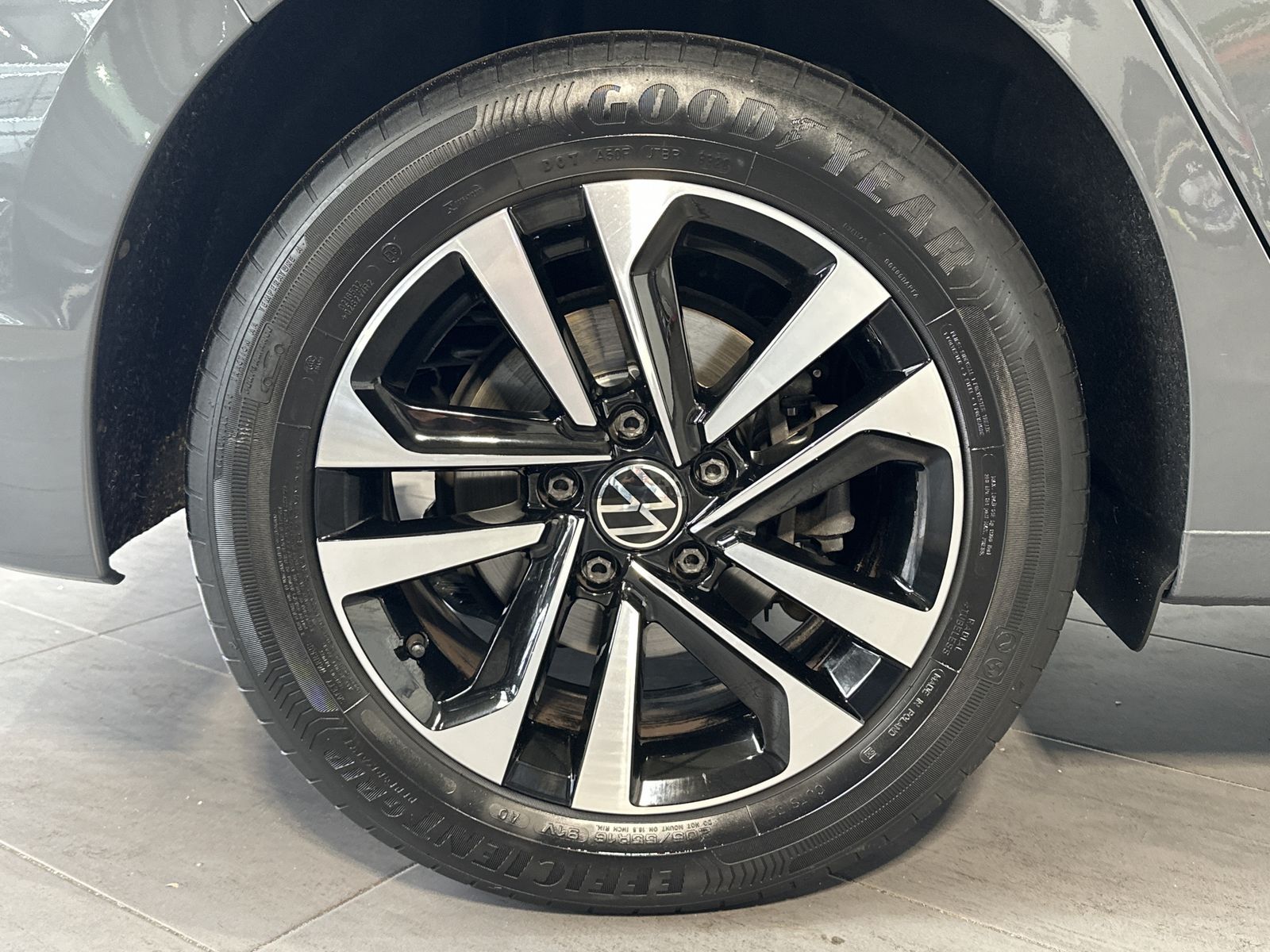 Fahrzeugabbildung Volkswagen Golf 2.0 TDI DSG United NAV+LED+ACC+AHK+DIGDISP