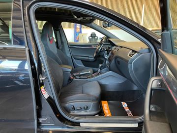 Skoda Octavia Combi RS 4x4 *PANO*NAVI*STANDHEIZUNG*AHK
