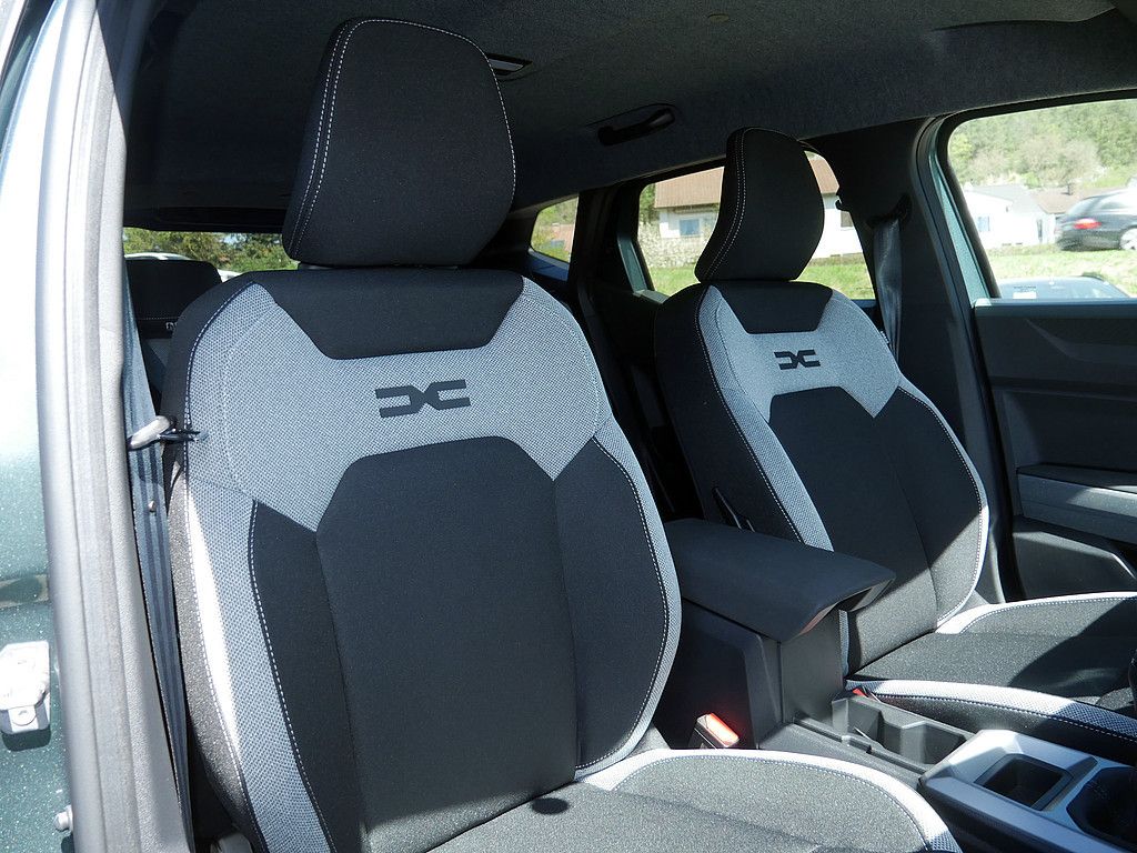 Fahrzeugabbildung Dacia Duster Journey Mild Hybrid 140