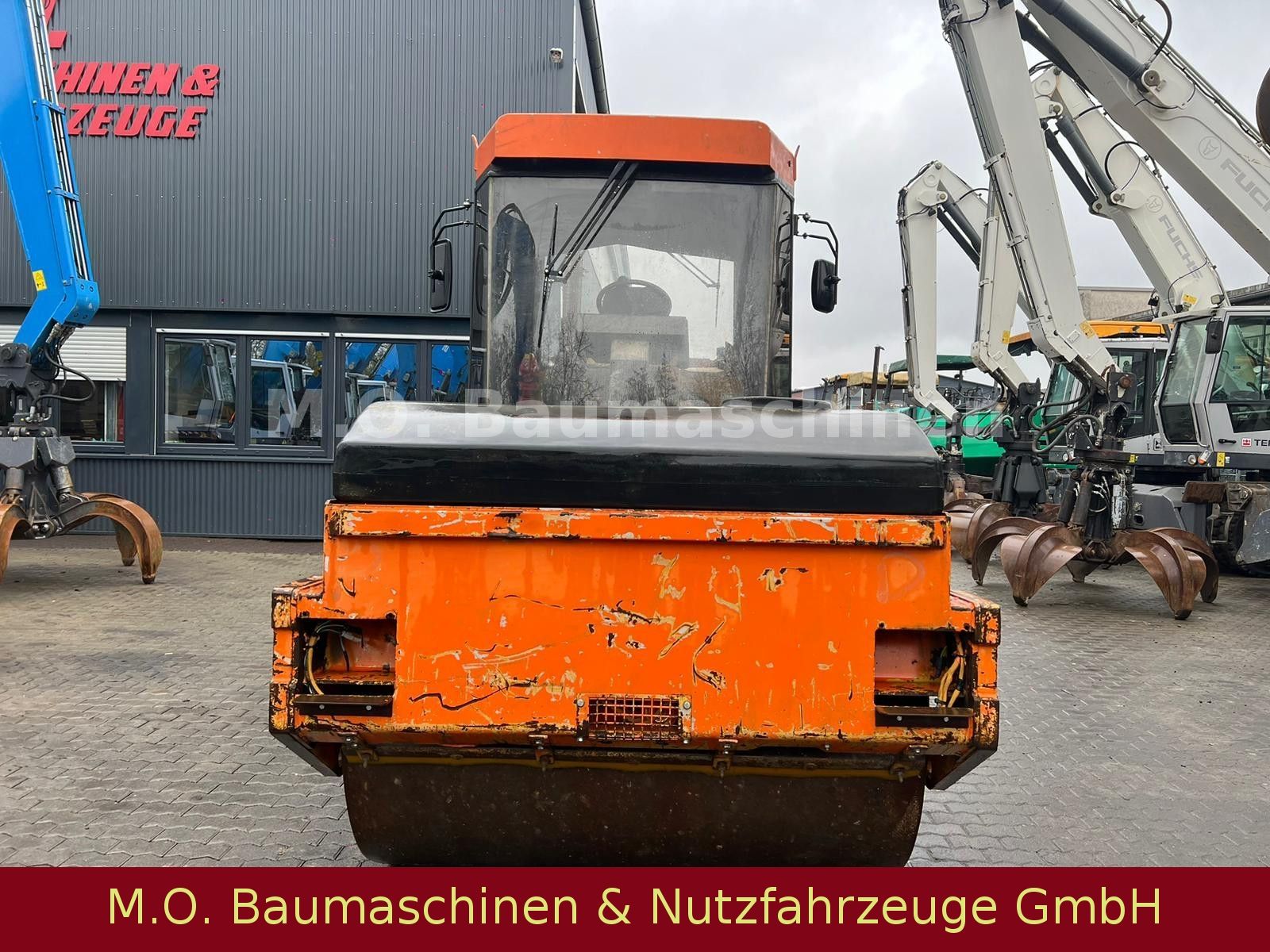 Fahrzeugabbildung CAT CB-535 B / Kombiwalze