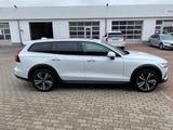 Volvo V60 Cross Country D4 AWD Geartronic Pro Pano HUD - weiße Volvo V60 Cross Country