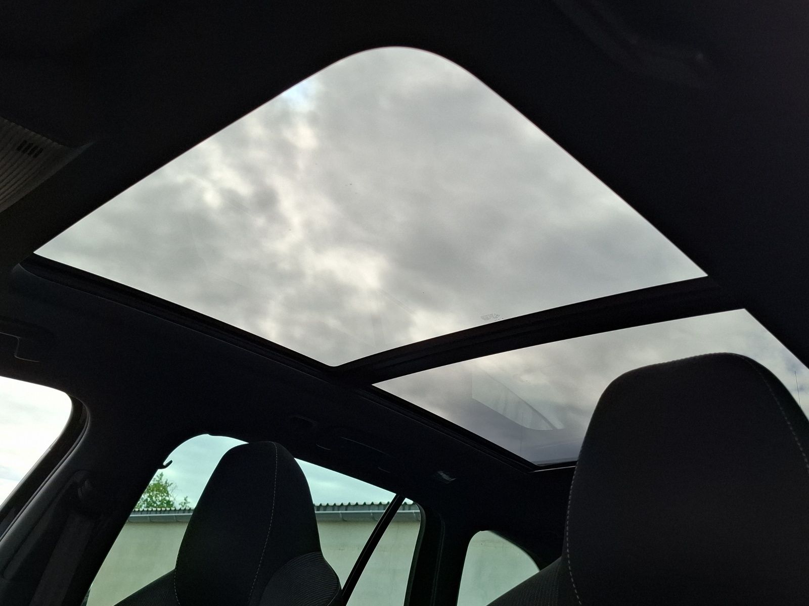 Fahrzeugabbildung SKODA Octavia Combi TSI Sportline  DSG 4x4 LED Pano GR