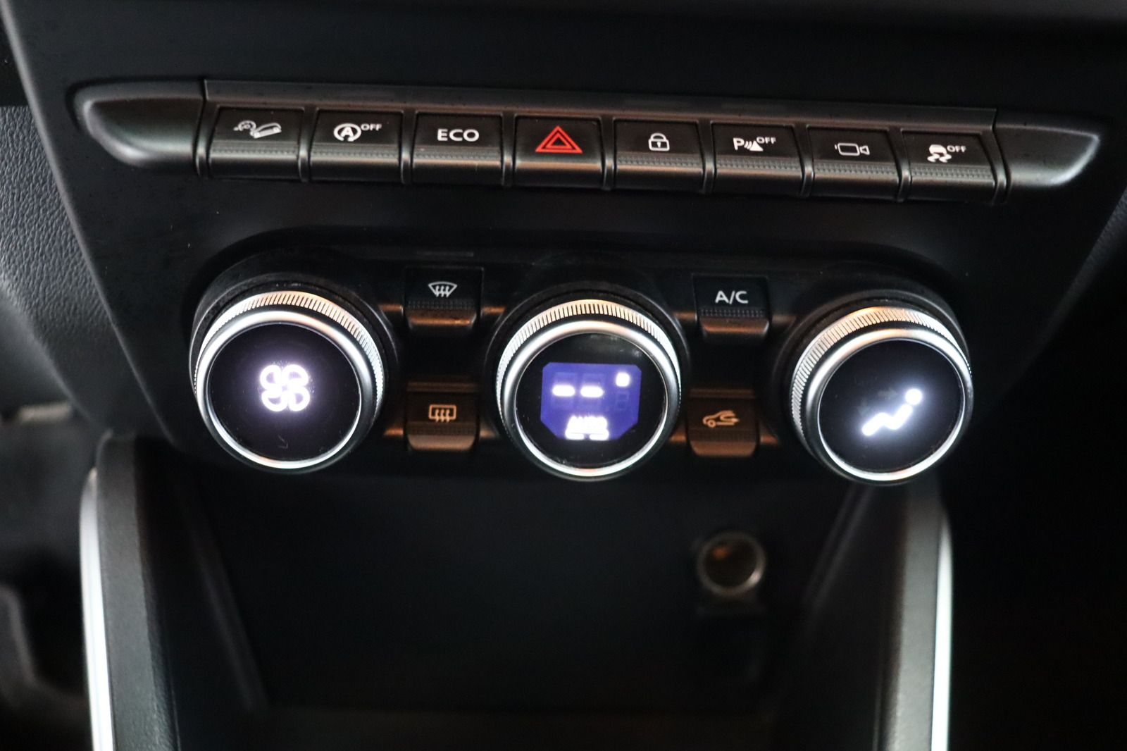 Fahrzeugabbildung Dacia Duster Prestige WINTERDIENST 4x4 * RFK * AHK