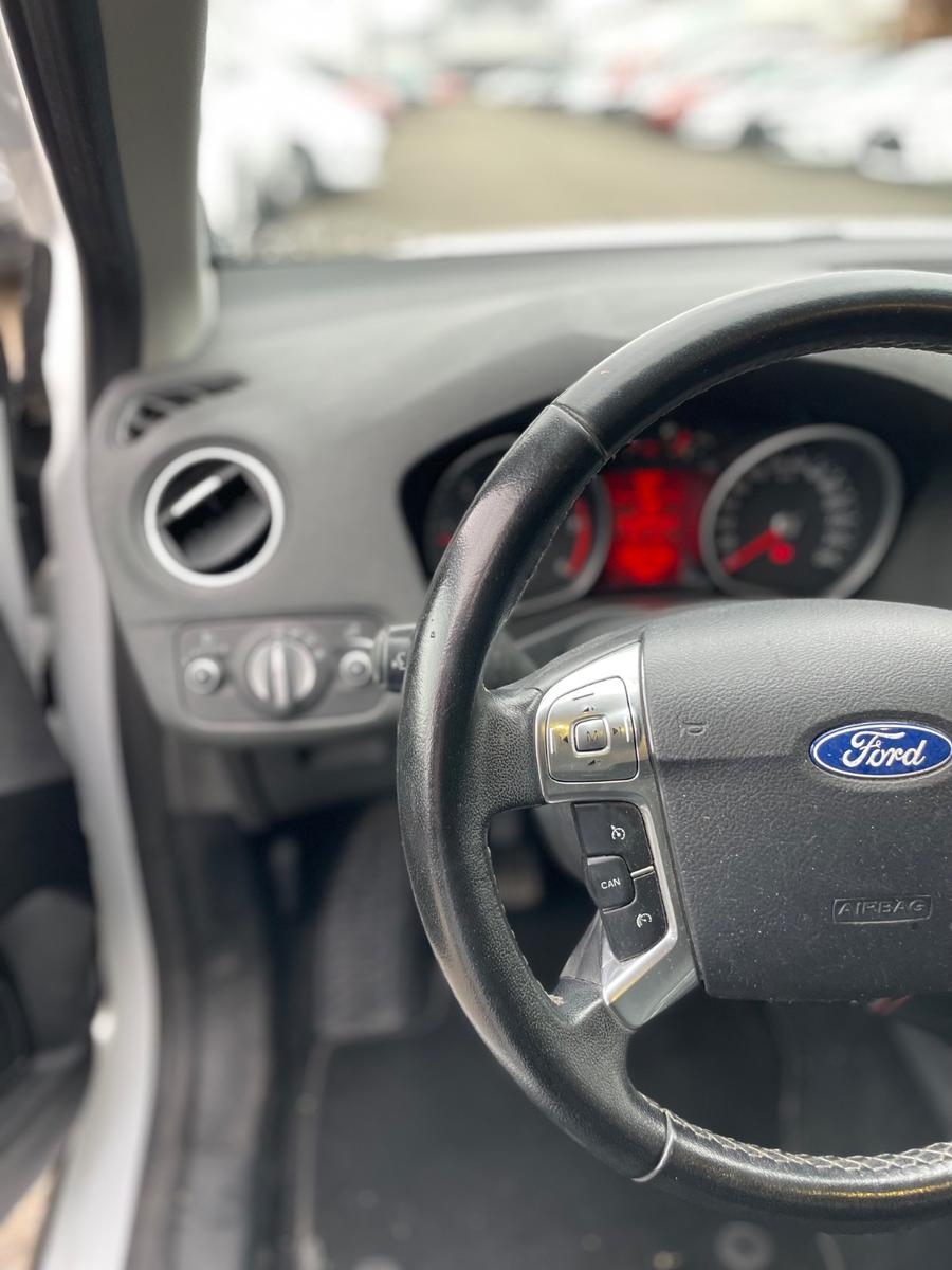 Ford Mondeo 2012 — photo 10